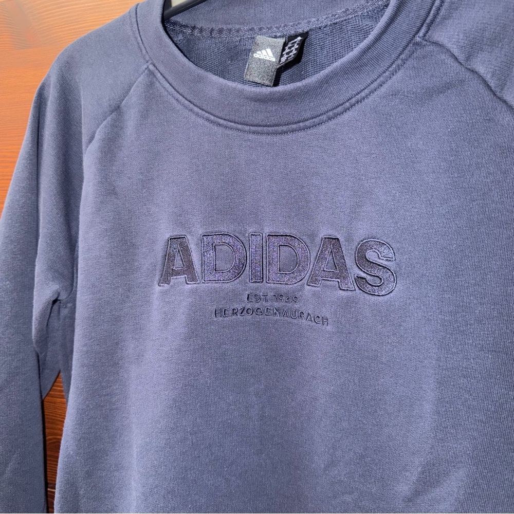 Adidas Navy Blue Embroidered Logo Crewneck Sweatshirt Size Medium - Picture 2 of 4